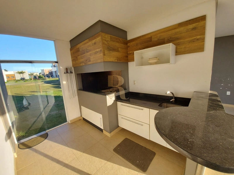 Casa condomínio com psicina: 6ª foto da galeria de imagens do imóvel
