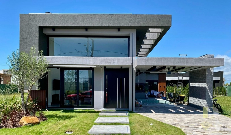 Casa com Piscina no Cond. mais procurado de Capão: 1ª foto da galeria de imagens do imóvel
