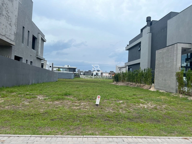 Lote beira lago: 2ª foto da galeria de imagens do imóvel