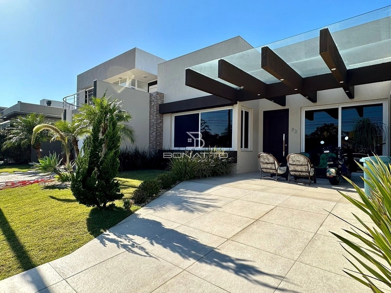 Casa térrea frente ao clube: 3ª foto da galeria de imagens do imóvel