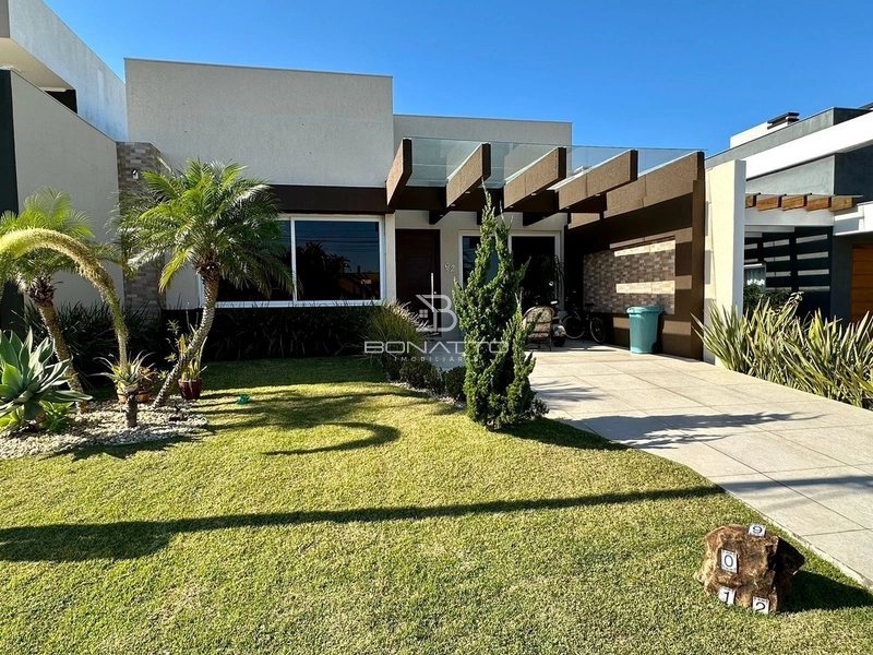 Casa térrea frente ao clube: 2ª foto da galeria de imagens do imóvel