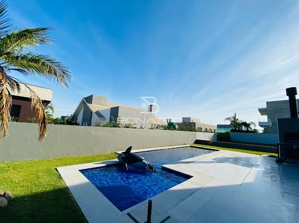 Sobrado com piscina: 15ª foto da galeria de imagens do imóvel