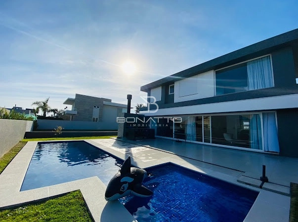 Sobrado com piscina: 12ª foto da galeria de imagens do imóvel