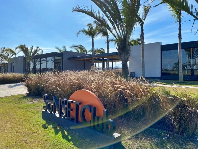 Lote Beira Lago: 3ª foto da galeria de imagens do imóvel