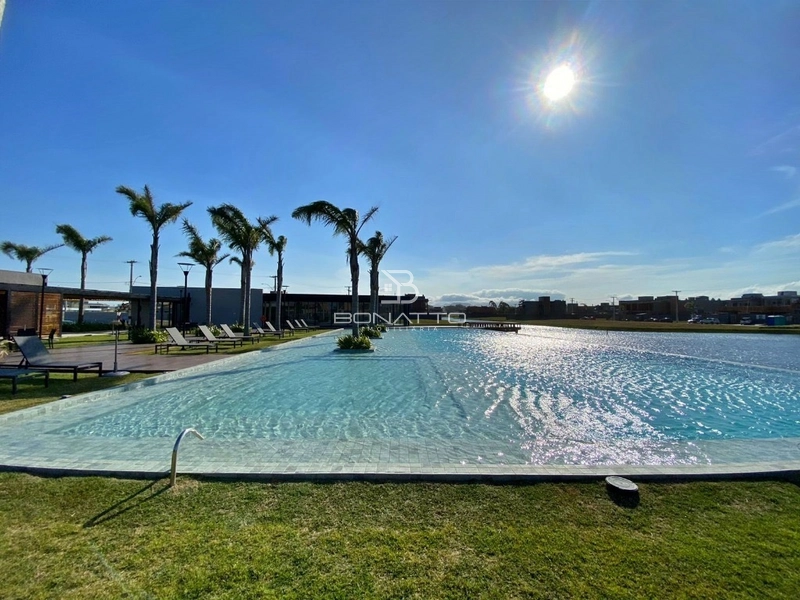 Lote Beira Lago: 2ª foto da galeria de imagens do imóvel