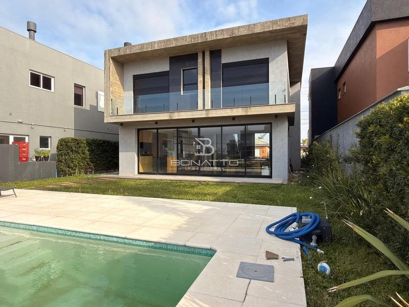 Espetacular casa mobiliada, beira lago com piscina.: 23ª foto da galeria de imagens do imóvel