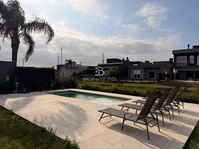 Espetacular casa mobiliada, beira lago com piscina.: 3ª foto da galeria de imagens do imóvel