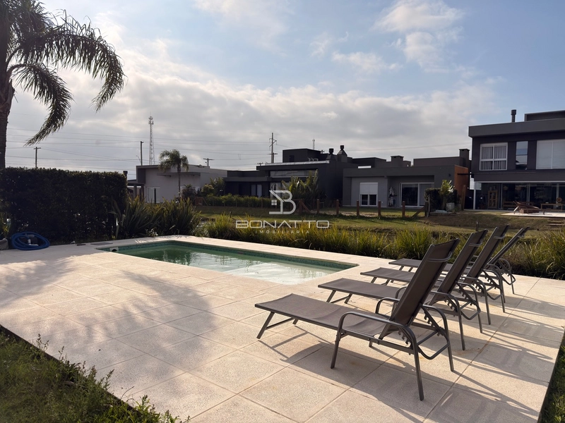 Espetacular casa mobiliada, beira lago com piscina.: 26ª foto da galeria de imagens do imóvel