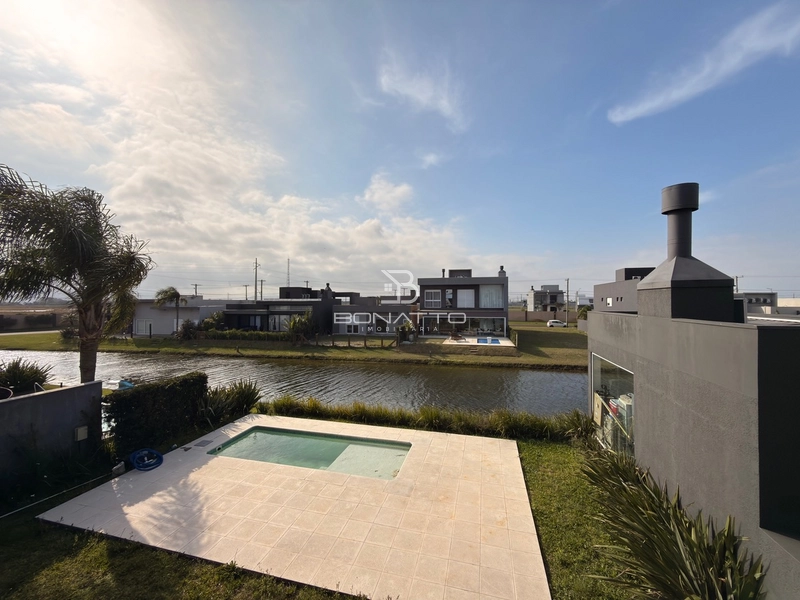 Espetacular casa mobiliada, beira lago com piscina.: 32ª foto da galeria de imagens do imóvel