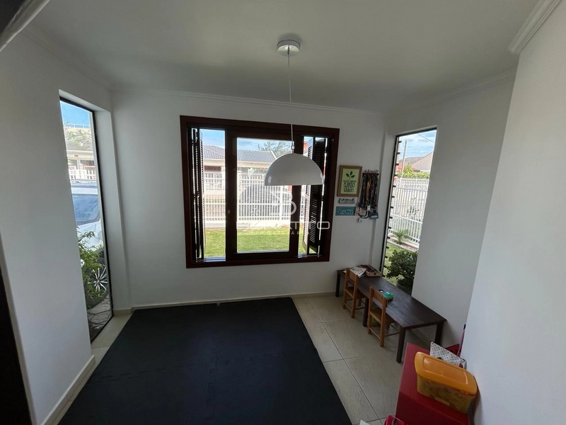 Casa com piscina: 10ª foto da galeria de imagens do imóvel