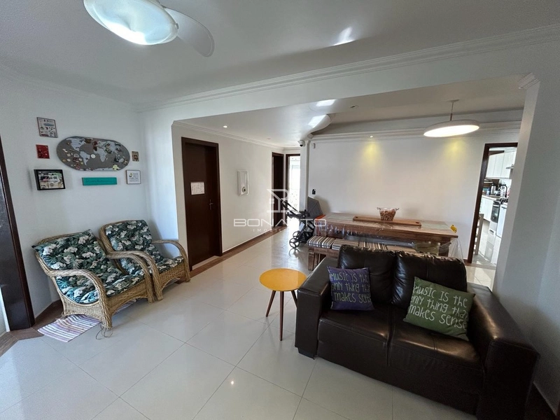 Casa com piscina: 22ª foto da galeria de imagens do imóvel