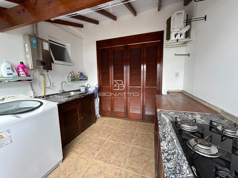 Casa com piscina: 6ª foto da galeria de imagens do imóvel