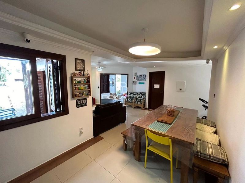 Casa com piscina: 19ª foto da galeria de imagens do imóvel