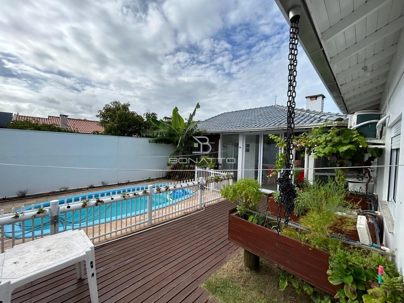 Casa com piscina: 11ª foto da galeria de imagens do imóvel