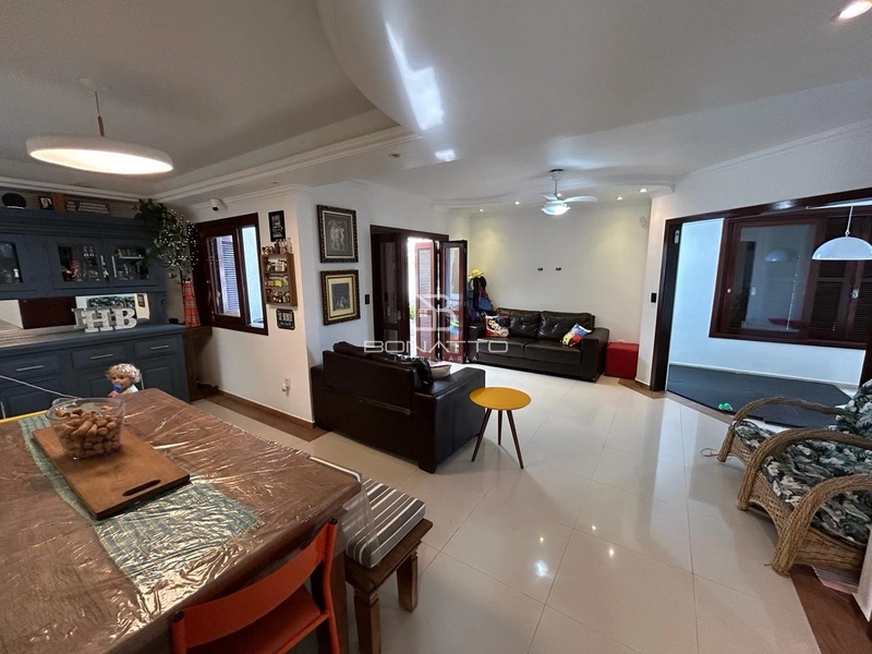 Casa com piscina: 7ª foto da galeria de imagens do imóvel