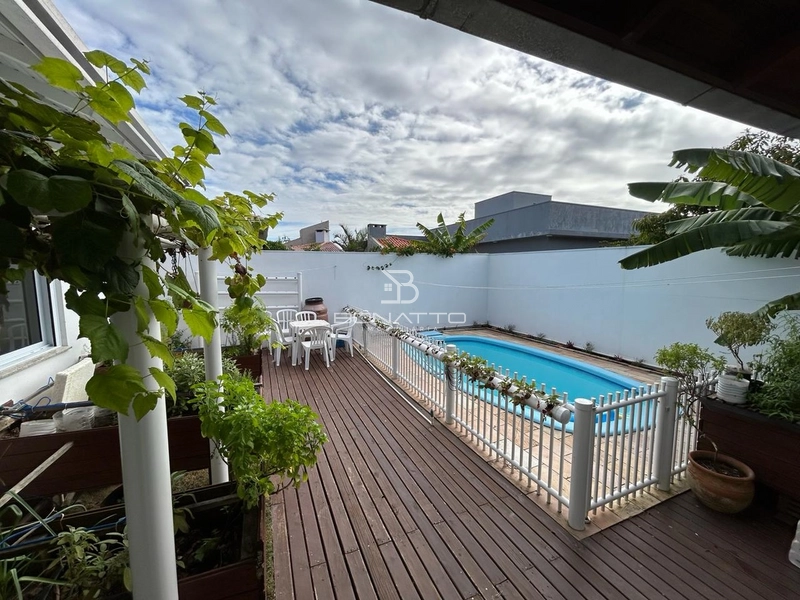 Casa com piscina: 12ª foto da galeria de imagens do imóvel