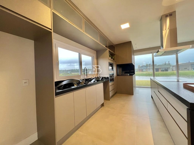 Casa no condomínio Costa Serena, mobiliada e decorada, beira lago: 7ª foto da galeria de imagens do imóvel