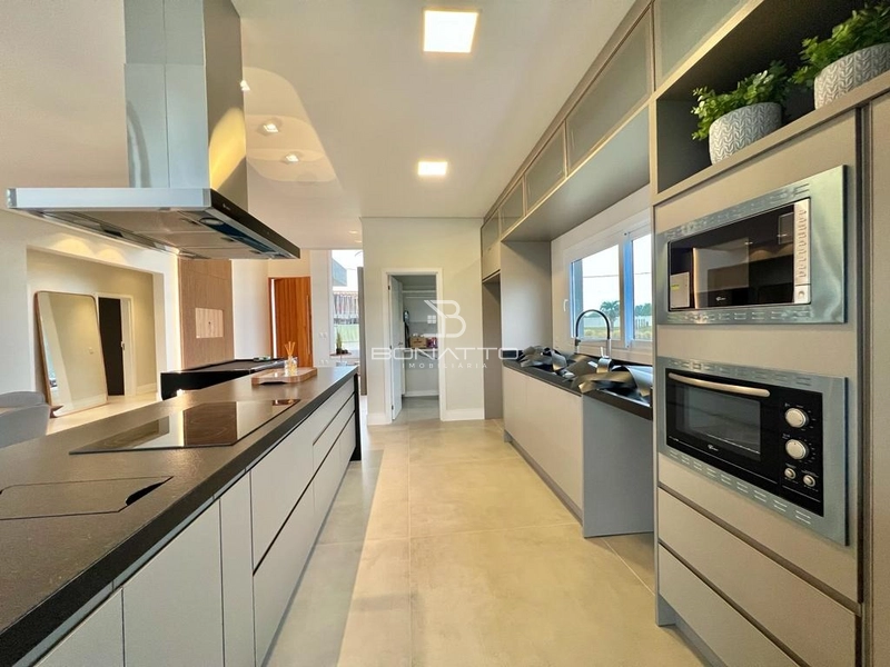 Casa no condomínio Costa Serena, mobiliada e decorada, beira lago: 2ª foto da galeria de imagens do imóvel