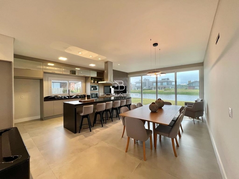 Casa no condomínio Costa Serena, mobiliada e decorada, beira lago: 3ª foto da galeria de imagens do imóvel