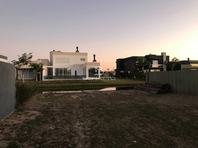 Lote à venda: 1ª foto da galeria de imagens do imóvel
