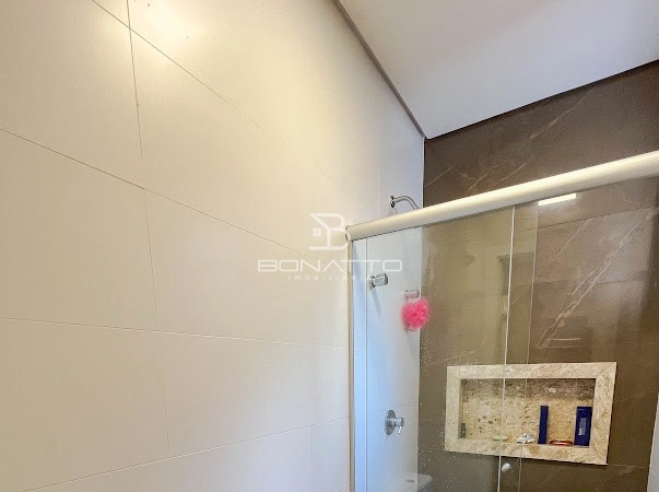 Casa térrea com Piscina: 10ª foto da galeria de imagens do imóvel