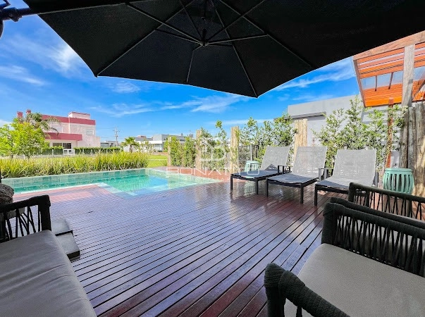 Casa térrea com Piscina: 24ª foto da galeria de imagens do imóvel