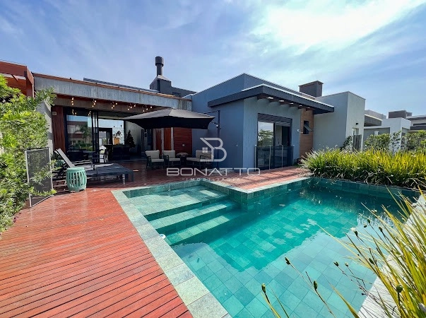 Casa térrea com Piscina: 14ª foto da galeria de imagens do imóvel