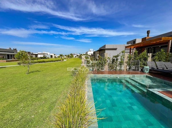 Casa térrea com Piscina: 17ª foto da galeria de imagens do imóvel
