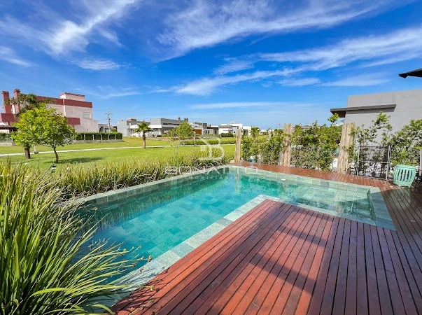 Casa térrea com Piscina: 7ª foto da galeria de imagens do imóvel