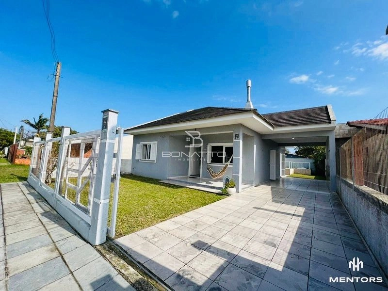 Frente leste com piscina: 1ª foto da galeria de imagens do imóvel