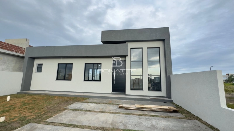 Casa à venda em Atlântida Sul: 2ª foto da galeria de imagens do imóvel