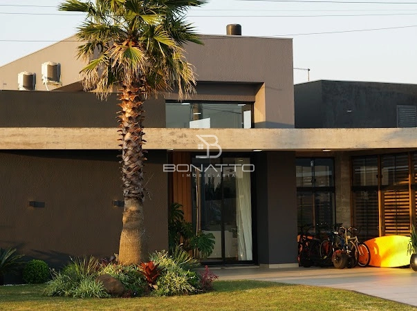 Casa à venda: 2ª foto da galeria de imagens do imóvel