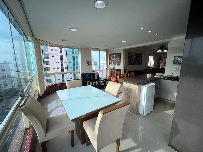 FRENTE PARA A AVENIDA! VISTA PARA O MAR: 1ª foto da galeria de imagens do imóvel