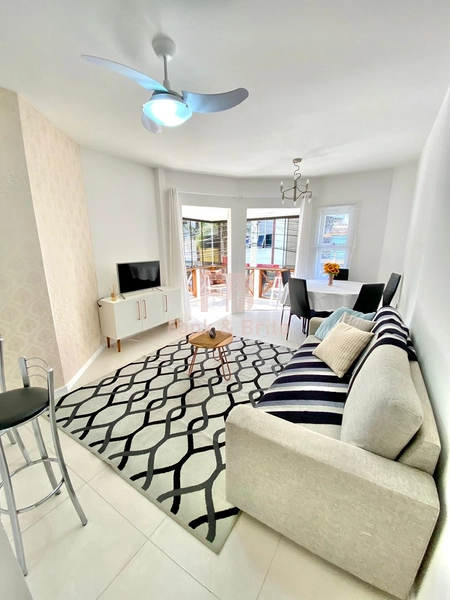 APARTAMENTO DE FRENTE COM SACADA SEPARADA NO CENTRO: 1ª foto da galeria de imagens do imóvel