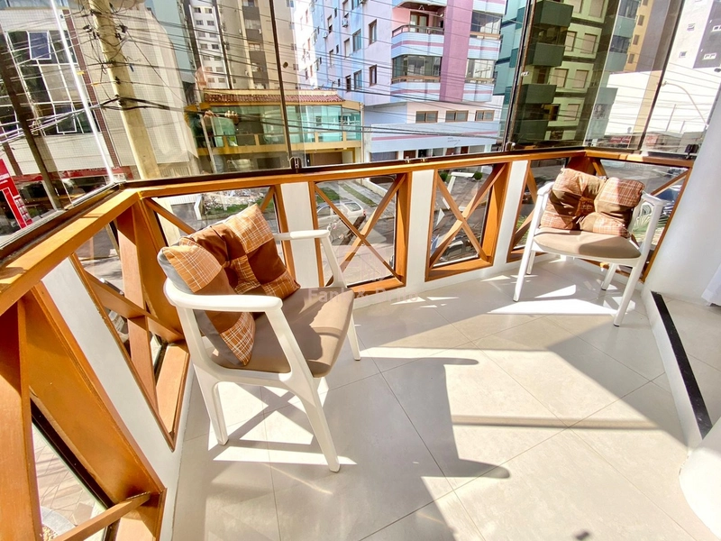 APARTAMENTO DE FRENTE COM SACADA SEPARADA NO CENTRO: 5ª foto da galeria de imagens do imóvel