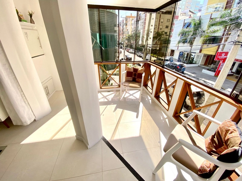 APARTAMENTO DE FRENTE COM SACADA SEPARADA NO CENTRO: 4ª foto da galeria de imagens do imóvel