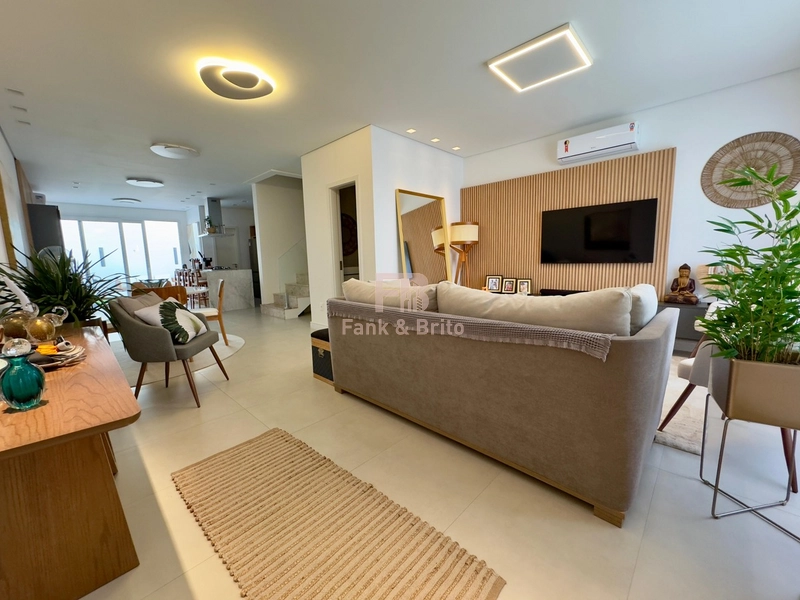 SOBRADO EM CONDOMÍNIO, MOBILIADO E DECORADO!: 2ª foto da galeria de imagens do imóvel