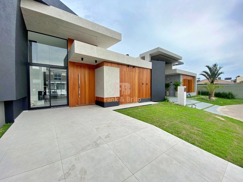 Casa em Condomínio com 4 Dormitórios: 3ª foto da galeria de imagens do imóvel