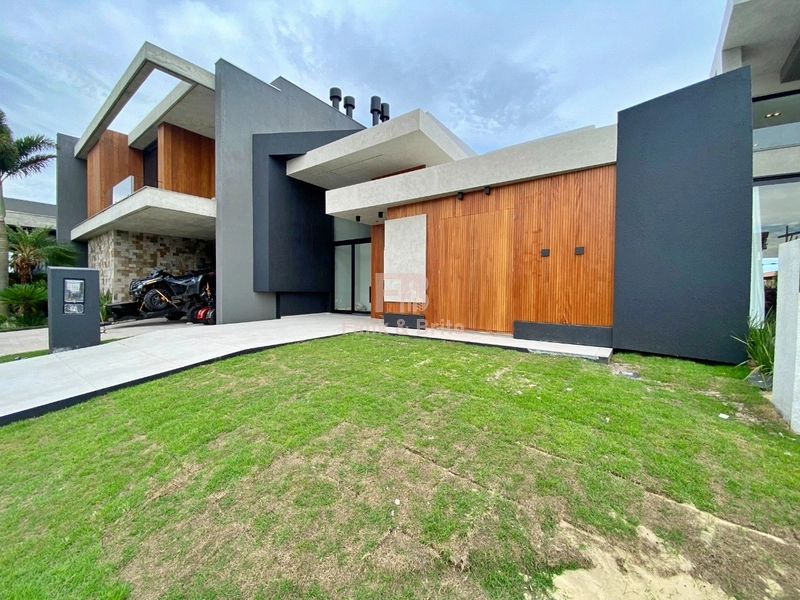 Casa em Condomínio com 4 Dormitórios: 2ª foto da galeria de imagens do imóvel