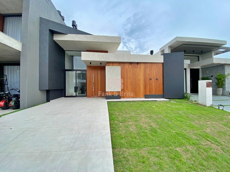 Casa em Condomínio com 4 Dormitórios: 1ª foto da galeria de imagens do imóvel