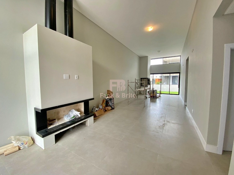 Casa em Condomínio com 4 Dormitórios: 4ª foto da galeria de imagens do imóvel