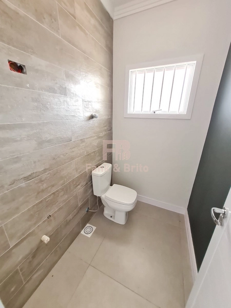 CASA A VENDA A UMA QUADRA DO MAR EM CAPÃO DA CANOA: 10ª foto da galeria de imagens do imóvel