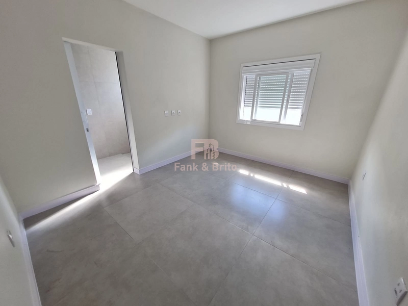 CASA A VENDA A UMA QUADRA DO MAR EM CAPÃO DA CANOA: 7ª foto da galeria de imagens do imóvel