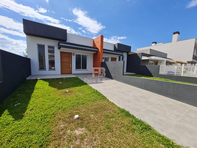 CASA A VENDA A UMA QUADRA DO MAR EM CAPÃO DA CANOA: 1ª foto da galeria de imagens do imóvel