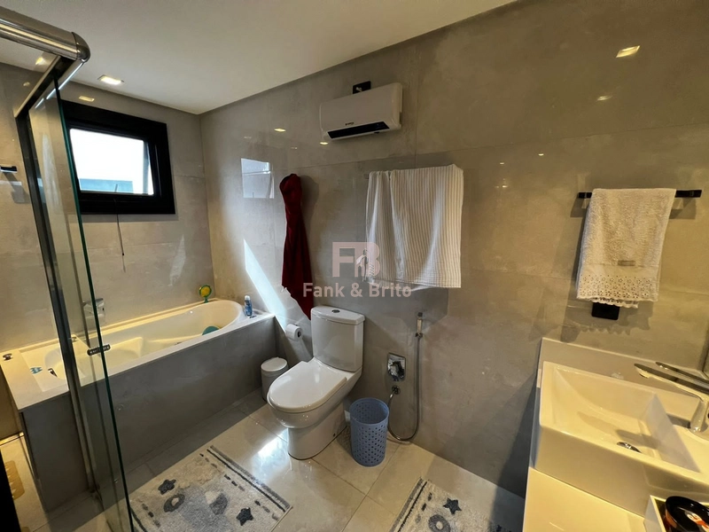 SOBRADO NO ENSEADA COM ELEVADOR PANORÂMICO, FINAMENTE DECORADO: 2ª foto da galeria de imagens do imóvel