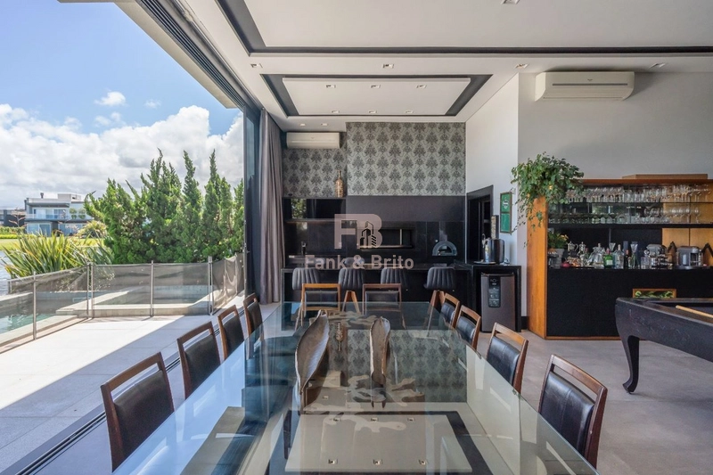 SOBRADO NO ENSEADA COM ELEVADOR PANORÂMICO, FINAMENTE DECORADO: 1ª foto da galeria de imagens do imóvel