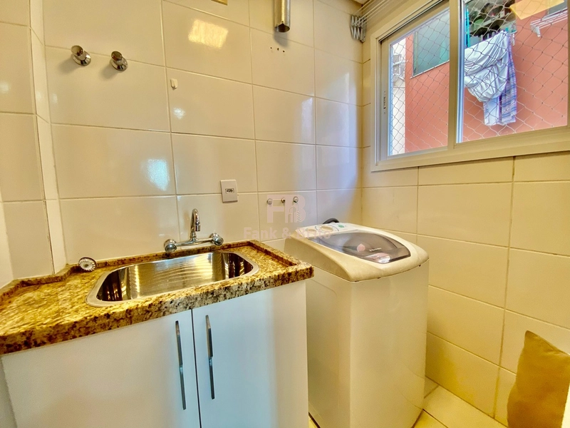 02 DORMITÓRIOS DE FRENTE COM VISTA PRAÇA.: 18ª foto da galeria de imagens do imóvel