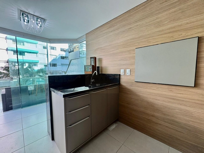 Apartamento à venda com terraço próximo ao mar e praça luis bassani.: 2ª foto da galeria de imagens do imóvel