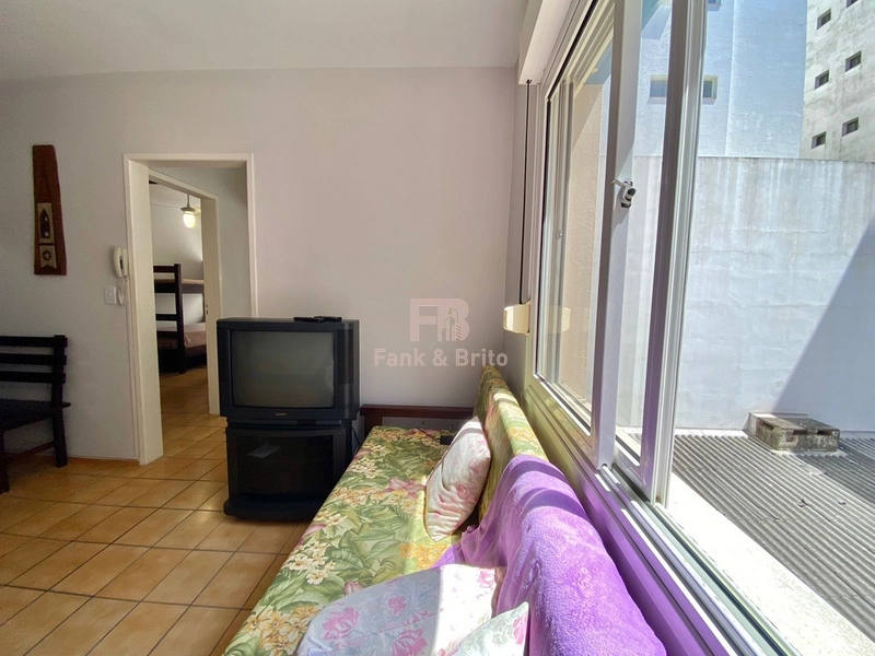 02 DORMITÓRIOS, BOX E ELEVADOR, JUNTO À BOIANOVSKI, 04 QUADRAS DO MAR.: 4ª foto da galeria de imagens do imóvel