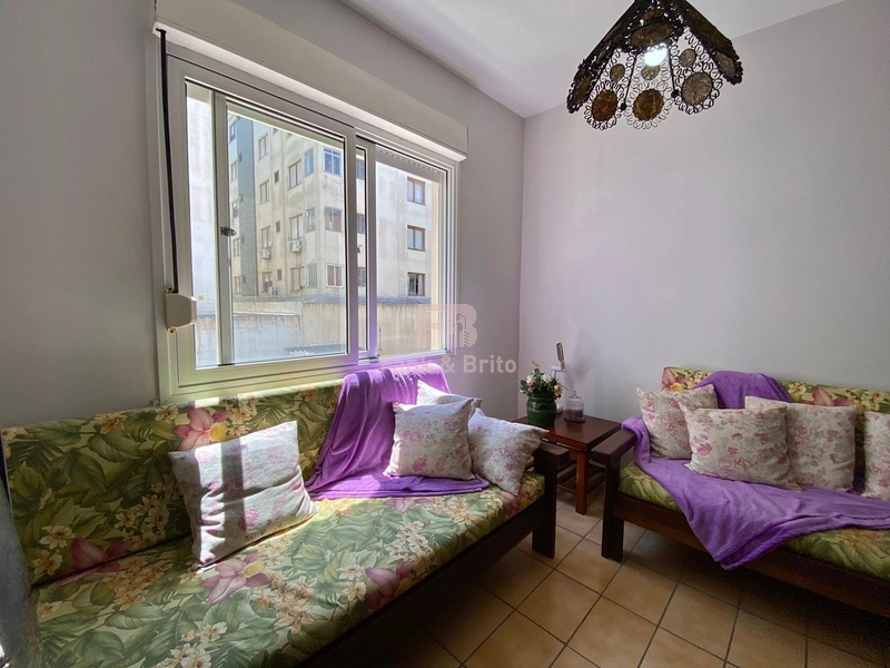 02 DORMITÓRIOS, BOX E ELEVADOR, JUNTO À BOIANOVSKI, 04 QUADRAS DO MAR.: 3ª foto da galeria de imagens do imóvel